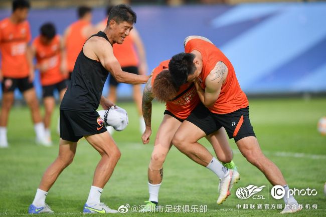 秘书被c摁办公h嗯啊s视频